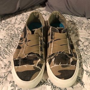 Women’s Blowfish size 7